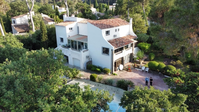 5 Bedroom(s) - 2 Bathroom(s) - 1,842m² land for sale in Var, Provence-Alpes-Côte-d\'Azur, France - FrenchPropertyPortal.com Provence Coast (Cassis to Cavalaire) for sale for 1,400,000€ in Var, Provence-Alpes-Côte-d\'Azur