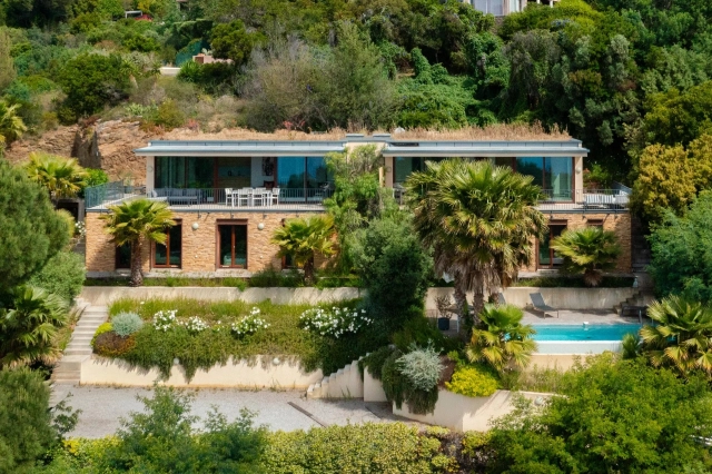 6 Bedroom(s) - 6 Bathroom(s) - 1,500m² land for sale in Var, Provence-Alpes-Côte-d\'Azur, France - FrenchPropertyPortal.com Provence Coast (Cassis to Cavalaire) for sale for 2,880,000€ in Var, Provence-Alpes-Côte-d\'Azur