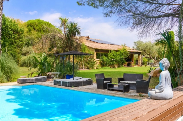 4 Bedroom(s) - 3 Bathroom(s) - 3,500m² land for sale in Var, Provence-Alpes-Côte-d\'Azur, France - FrenchPropertyPortal.com Provence Coast (Cassis to Cavalaire) for sale for 1,290,000€ in Var, Provence-Alpes-Côte-d\'Azur