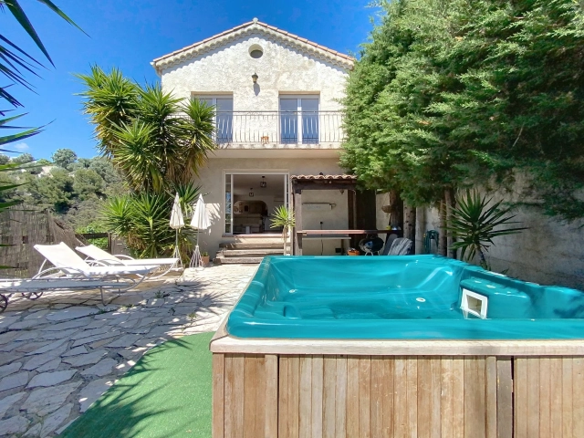Nice Area for sale for 990,000&euro; in Alpes-Maritimes, Provence-Alpes-Côte-d'Azur