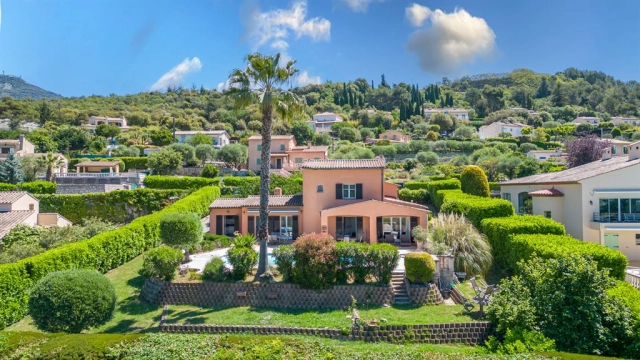4 Bedroom(s) - 2 Bathroom(s) - 1,500m² land for sale in Alpes-Maritimes, Provence-Alpes-Côte-d'Azur, France - FrenchPropertyPortal.com Villefranche, Cap Ferrat Area for sale for 1,590,000€ in Alpes-Maritimes, Provence-Alpes-Côte-d'Azur