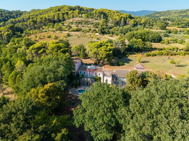 10 Bedroom(s) - 6 Bathroom(s) - 42,768m² land for sale in Bouches-du-Rhône, Provence-Alpes-Côte-d'Azur, France - FrenchPropertyPortal.com Aix en Provence Area for sale for 1,700,000€ in Bouches-du-Rhône, Provence-Alpes-Côte-d'Azur