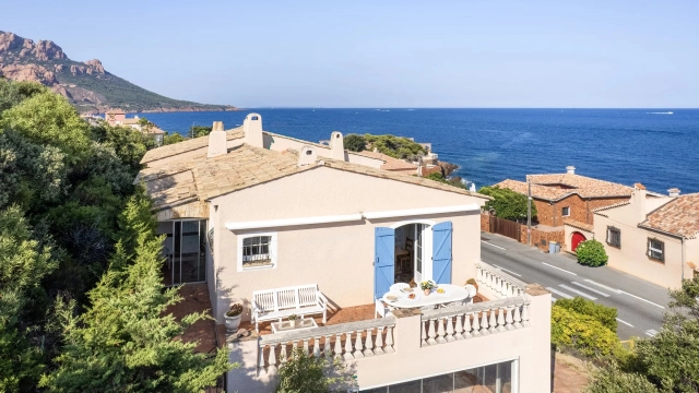 5 Bedroom(s) - 5 Bathroom(s) - 910m² land for sale in Var, Provence-Alpes-Côte-d\'Azur, France - FrenchPropertyPortal.com St Raphaël, Ste Maxime Area for sale for 1,360,000€ in Var, Provence-Alpes-Côte-d\'Azur