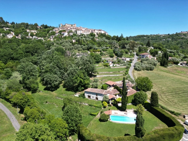 6 Bedroom(s) - 4 Bathroom(s) - 10,000m² land for sale in Var, Provence-Alpes-Côte-d\'Azur, France - FrenchPropertyPortal.com Var Countryside (Fayence, Lorgues, Cotignac) for sale for 1,485,000€ in Var, Provence-Alpes-Côte-d\'Azur
