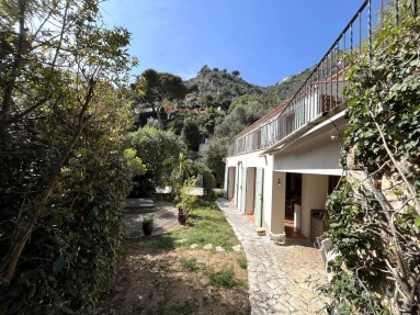 3 Bedroom(s) - 2 Bathroom(s) - 500m² land for sale in Alpes-Maritimes, Provence-Alpes-Côte-d'Azur, France - FrenchPropertyPortal.com Villefranche, Cap Ferrat Area for sale for 1,280,000€ in Alpes-Maritimes, Provence-Alpes-Côte-d'Azur