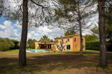 4 Bedroom(s) - 3 Bathroom(s) - 3,800m² land for sale in Bouches-du-Rhône, Provence-Alpes-Côte-d'Azur, France - FrenchPropertyPortal.com Aix en Provence Area for sale for 1,239,000€ in Bouches-du-Rhône, Provence-Alpes-Côte-d'Azur