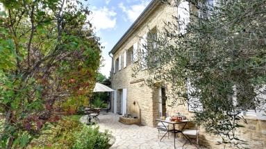 8 Bedroom(s) - 5 Bathroom(s) - 6,640m² land for sale in Vaucluse, Provence-Alpes-Côte-d\'Azur, France - FrenchPropertyPortal.com Avignon and North Provence for sale for 1,390,000€ in Vaucluse, Provence-Alpes-Côte-d\'Azur