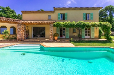 4 Bedroom(s) - 3 Bathroom(s) - 1,760m² land for sale in Var, Provence-Alpes-Côte-d\'Azur, France - FrenchPropertyPortal.com Provence Coast (Cassis to Cavalaire) for sale for 2,100,000€ in Var, Provence-Alpes-Côte-d\'Azur