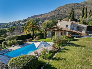 5 Bedroom(s) - 2 Bathroom(s) - 2,187m² land for sale in Alpes-Maritimes, Provence-Alpes-Côte-d'Azur, France - FrenchPropertyPortal.com Vence, St. Paul Area for sale for 1,690,000€ in Alpes-Maritimes, Provence-Alpes-Côte-d'Azur