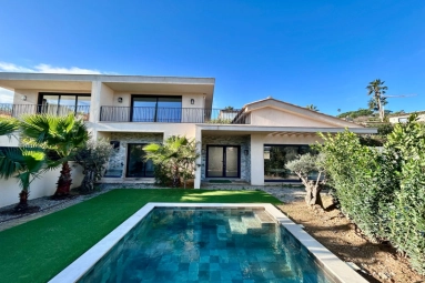 4 Bedroom(s) - 3 Bathroom(s) - 700m² land for sale in Var, Provence-Alpes-Côte-d\'Azur, France - FrenchPropertyPortal.com St Raphaël, Ste Maxime Area for sale for 1,290,000€ in Var, Provence-Alpes-Côte-d\'Azur