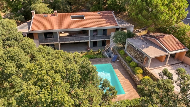 4 Bedroom(s) - 3 Bathroom(s) - 2,100m² land for sale in Var, Provence-Alpes-Côte-d\'Azur, France - FrenchPropertyPortal.com Provence Coast (Cassis to Cavalaire) for sale for 1,995,000€ in Var, Provence-Alpes-Côte-d\'Azur
