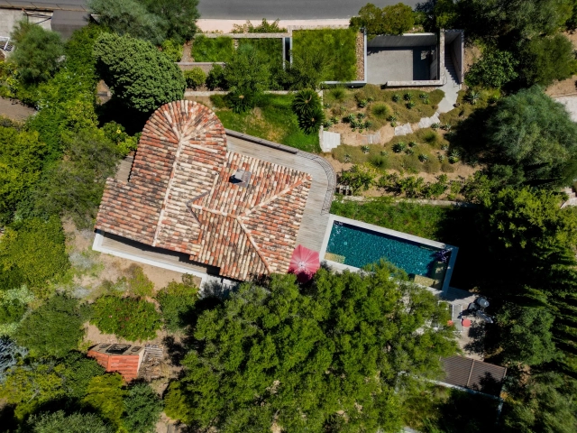 2 Bedroom(s) - 2 Bathroom(s) - 1,500m² land for sale in Var, Provence-Alpes-Côte-d\'Azur, France - FrenchPropertyPortal.com Provence Coast (Cassis to Cavalaire) for sale for 1,995,000€ in Var, Provence-Alpes-Côte-d\'Azur