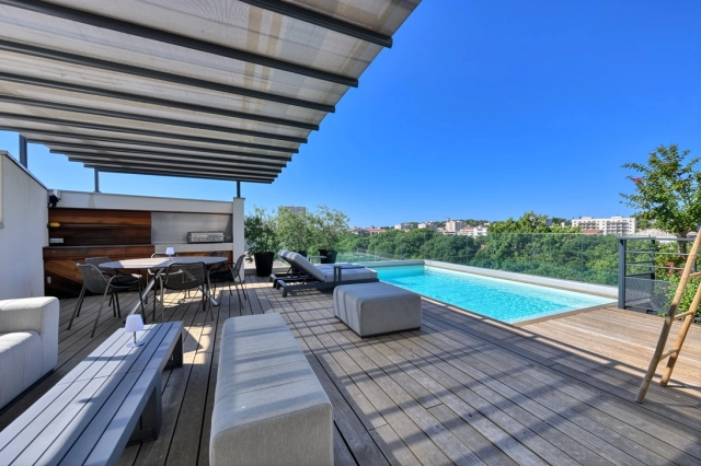 Uzes Area for sale for 1,580,000&euro; in Gard, Languedoc-Roussillon