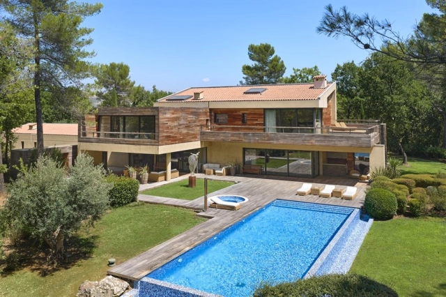 6 Bedroom(s) - 6 Bathroom(s) - 9,585m² land for sale in Var, Provence-Alpes-Côte-d\'Azur, France - FrenchPropertyPortal.com Var Countryside (Fayence, Lorgues, Cotignac) for sale for 8,250,000€ in Var, Provence-Alpes-Côte-d\'Azur