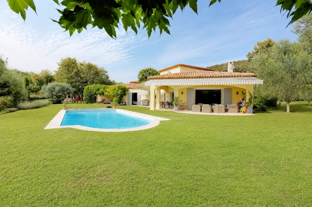 4 Bedroom(s) - 4 Bathroom(s) - 2,025m² land for sale in Alpes-Maritimes, Provence-Alpes-Côte-d'Azur, France - FrenchPropertyPortal.com Menton, Cap Martin Area for sale for 2,290,000€ in Alpes-Maritimes, Provence-Alpes-Côte-d'Azur