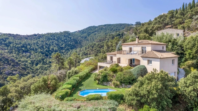 3 Bedroom(s) - 2 Bathroom(s) - 3,700m² land for sale in Var, Provence-Alpes-Côte-d\'Azur, France - FrenchPropertyPortal.com Var Countryside (Fayence, Lorgues, Cotignac) for sale for 2,150,000€ in Var, Provence-Alpes-Côte-d\'Azur