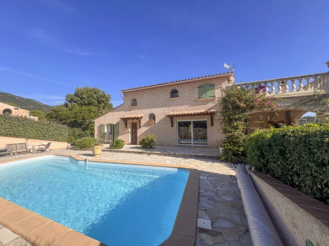 Provence Coast (Cassis to Cavalaire) for sale for 980,000&euro; in Var, Provence-Alpes-Côte-d\'Azur