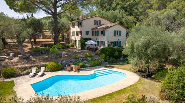 4 Bedroom(s) - 3 Bathroom(s) - 7,000m² land for sale in Alpes-Maritimes, Provence-Alpes-Côte-d'Azur, France - FrenchPropertyPortal.com Mougins, Valbonne, Grasse Area for sale for 1,100,000€ in Alpes-Maritimes, Provence-Alpes-Côte-d'Azur