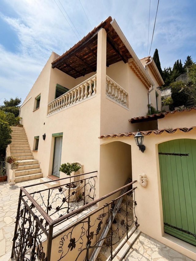 4 Bedroom(s) - 2 Bathroom(s) - 1,110m² land for sale in Alpes-Maritimes, Provence-Alpes-Côte-d'Azur, France - FrenchPropertyPortal.com Villefranche, Cap Ferrat Area for sale for 1,190,000€ in Alpes-Maritimes, Provence-Alpes-Côte-d'Azur
