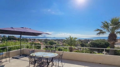 4 Bedroom(s) - 2 Bathroom(s) - 2,270m² land for sale in Var, Provence-Alpes-Côte-d\'Azur, France - FrenchPropertyPortal.com St Raphaël, Ste Maxime Area for sale for 1,670,000€ in Var, Provence-Alpes-Côte-d\'Azur
