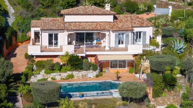 4 Bedroom(s) - 3 Bathroom(s) - 1,650m² land for sale in Var, Provence-Alpes-Côte-d\'Azur, France - FrenchPropertyPortal.com Provence Coast (Cassis to Cavalaire) for sale for 1,995,000€ in Var, Provence-Alpes-Côte-d\'Azur