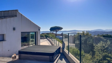St Raphaël, Ste Maxime Area for sale for 947,000&euro; in Var, Provence-Alpes-Côte-d\'Azur