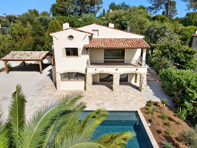 4 Bedroom(s) - 4 Bathroom(s) - 2,500m² land for sale in Alpes-Maritimes, Provence-Alpes-Côte-d'Azur, France - FrenchPropertyPortal.com Mougins, Valbonne, Grasse Area for sale for 1,690,000€ in Alpes-Maritimes, Provence-Alpes-Côte-d'Azur