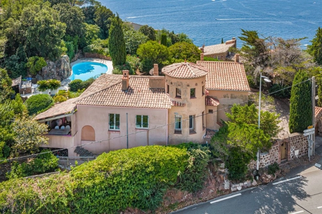 4 Bedroom(s) - 4 Bathroom(s) - 1,465m² land for sale in Alpes-Maritimes, Provence-Alpes-Côte-d'Azur, France - FrenchPropertyPortal.com Cannes Area for sale for 1,850,000€ in Alpes-Maritimes, Provence-Alpes-Côte-d'Azur