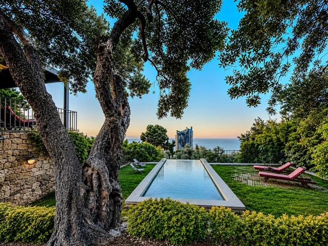 4 Bedroom(s) - 3 Bathroom(s) - 1,162m² land for sale in Alpes-Maritimes, Provence-Alpes-Côte-d'Azur, France - FrenchPropertyPortal.com Menton, Cap Martin Area for sale for 3,192,000€ in Alpes-Maritimes, Provence-Alpes-Côte-d'Azur