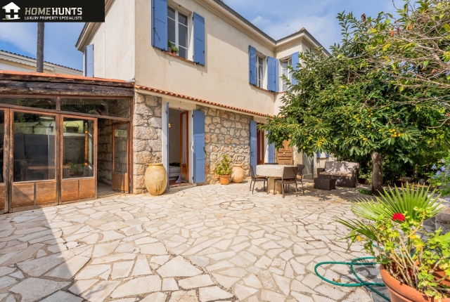 4 Bedroom(s) - 2 Bathroom(s) - 287m² land for sale in Alpes-Maritimes, Provence-Alpes-Côte-d'Azur, France - FrenchPropertyPortal.com Villefranche, Cap Ferrat Area for sale for 2,400,000€ in Alpes-Maritimes, Provence-Alpes-Côte-d'Azur