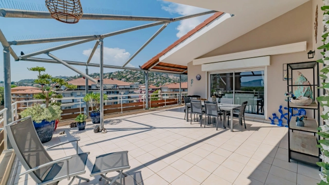 3 Bedroom(s) - 2 Bathroom(s) - 0 m² land for sale in Alpes-Maritimes, Provence-Alpes-Côte-d'Azur, France - FrenchPropertyPortal.com Cannes Area for sale for 1,080,000€ in Alpes-Maritimes, Provence-Alpes-Côte-d'Azur