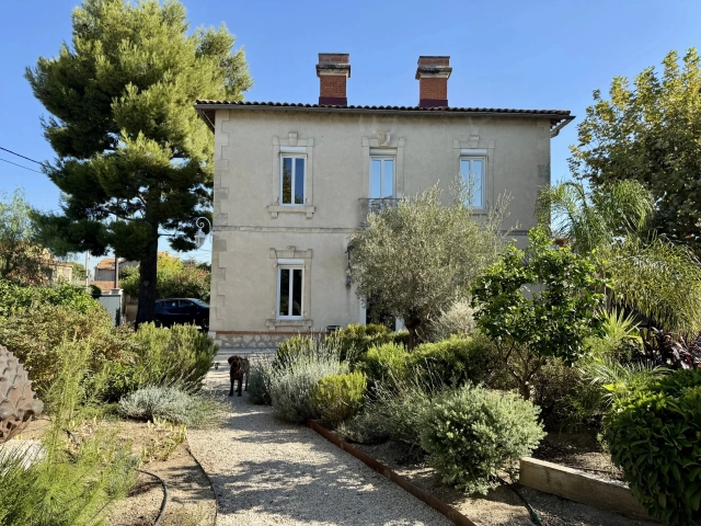 3 Bedroom(s) - 2 Bathroom(s) - 900m² land for sale in Bouches-du-Rhône, Provence-Alpes-Côte-d'Azur, France - FrenchPropertyPortal.com Marseille & Cote Bleu for sale for 1,598,400€ in Bouches-du-Rhône, Provence-Alpes-Côte-d'Azur
