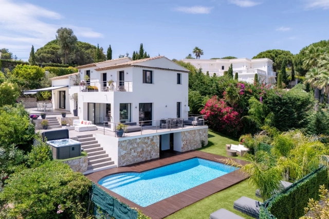 4 Bedroom(s) - 2 Bathroom(s) - 1,180m² land for sale in Alpes-Maritimes, Provence-Alpes-Côte-d'Azur, France - FrenchPropertyPortal.com Antibes Area for sale for 2,790,000€ in Alpes-Maritimes, Provence-Alpes-Côte-d'Azur