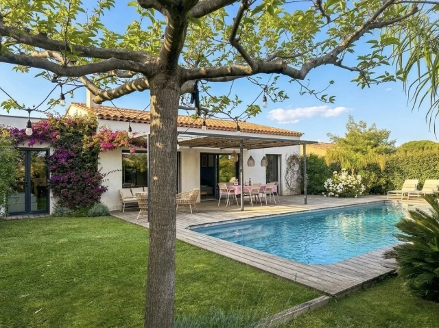 St. Tropez, Grimaud Area for sale for 990,000&euro; in Var, Provence-Alpes-Côte-d\'Azur