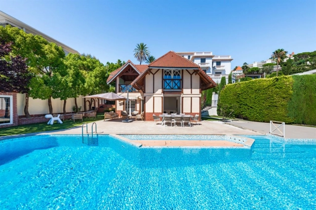 6 Bedroom(s) - 4 Bathroom(s) - 1,200m² land for sale in Alpes-Maritimes, Provence-Alpes-Côte-d'Azur, France - FrenchPropertyPortal.com Cannes Area for sale for 3,990,000€ in Alpes-Maritimes, Provence-Alpes-Côte-d'Azur