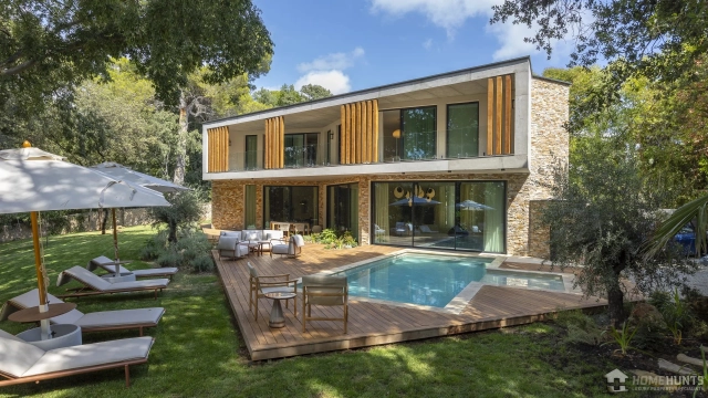 7 Bedroom(s) - 5 Bathroom(s) - 2,500m² land for sale in Alpes-Maritimes, Provence-Alpes-Côte-d'Azur, France - FrenchPropertyPortal.com Cannes Area for sale for 4,950,000€ in Alpes-Maritimes, Provence-Alpes-Côte-d'Azur