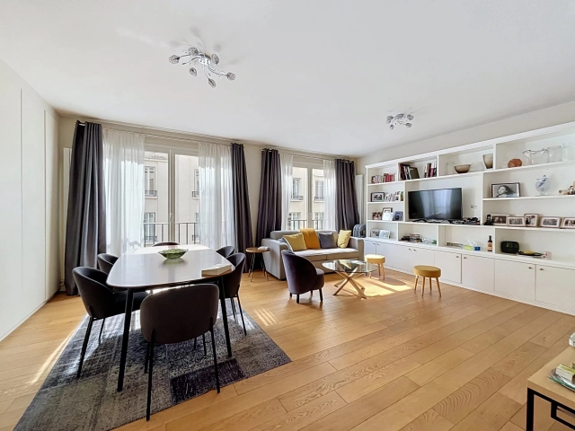 Golden Triangle - Trocadéro (8th - 16th) for sale for 1,050,000&euro; in Paris, Ile-de-France