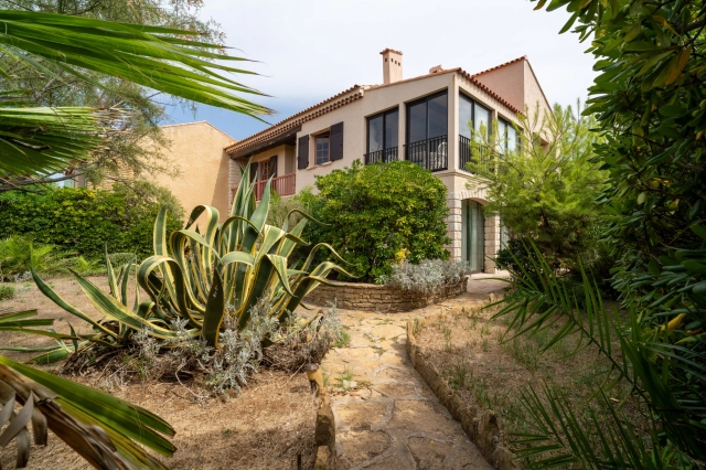 Provence Coast (Cassis to Cavalaire) for sale for 1,080,000&euro; in Var, Provence-Alpes-Côte-d\'Azur