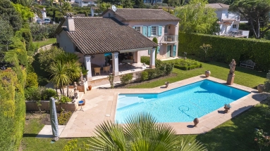 4 Bedroom(s) - 2 Bathroom(s) - 1,509m² land for sale in Alpes-Maritimes, Provence-Alpes-Côte-d'Azur, France - FrenchPropertyPortal.com Mougins, Valbonne, Grasse Area for sale for 1,450,000€ in Alpes-Maritimes, Provence-Alpes-Côte-d'Azur