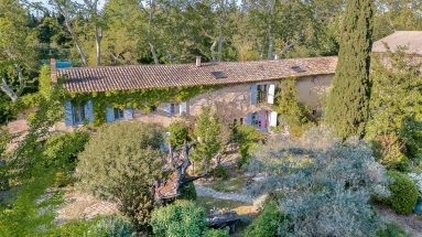 12 Bedroom(s) - 10 Bathroom(s) - 20,000m² land for sale in Bouches-du-Rhône, Provence-Alpes-Côte-d'Azur, France - FrenchPropertyPortal.com Alpilles (Saint Remy, Maussane, Arles) for sale for 2,650,000€ in Bouches-du-Rhône, Provence-Alpes-Côte-d'Azur