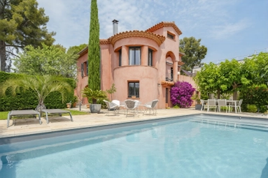 5 Bedroom(s) - 4 Bathroom(s) - 746m² land for sale in Var, Provence-Alpes-Côte-d\'Azur, France - FrenchPropertyPortal.com Provence Coast (Cassis to Cavalaire) for sale for 1,450,000€ in Var, Provence-Alpes-Côte-d\'Azur