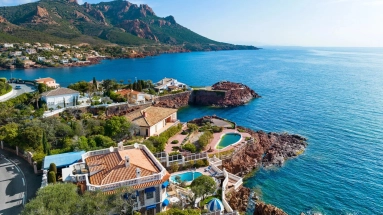 4 Bedroom(s) - 4 Bathroom(s) - 780m² land for sale in Var, Provence-Alpes-Côte-d\'Azur, France - FrenchPropertyPortal.com St Raphaël, Ste Maxime Area for sale for 3,980,000€ in Var, Provence-Alpes-Côte-d\'Azur