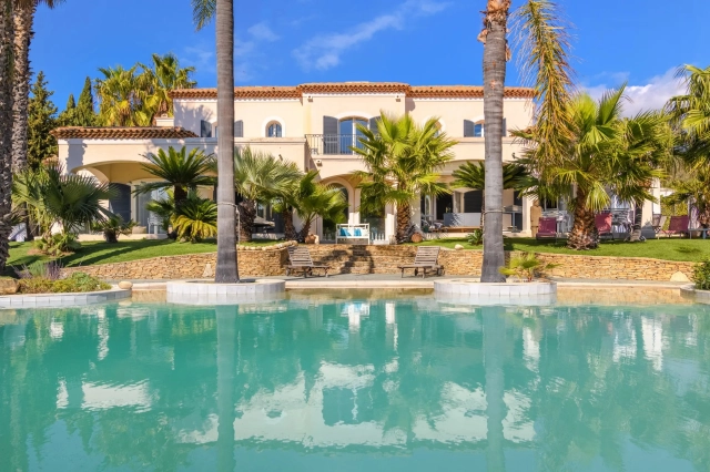 4 Bedroom(s) - 4 Bathroom(s) - 6,126m² land for sale in Var, Provence-Alpes-Côte-d\'Azur, France - FrenchPropertyPortal.com Provence Coast (Cassis to Cavalaire) for sale for 3,190,000€ in Var, Provence-Alpes-Côte-d\'Azur