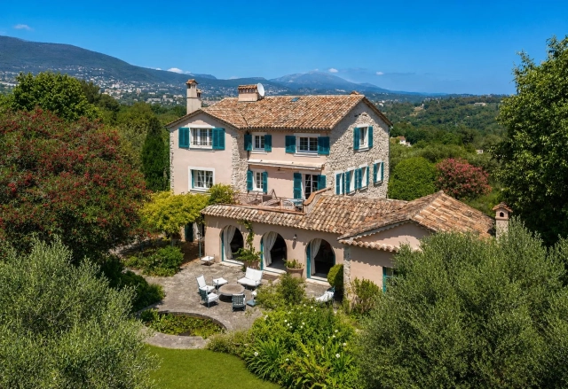 6 Bedroom(s) - 5 Bathroom(s) - 18,045m² land for sale in Alpes-Maritimes, Provence-Alpes-Côte-d'Azur, France - FrenchPropertyPortal.com Mougins, Valbonne, Grasse Area for sale for 3,690,000€ in Alpes-Maritimes, Provence-Alpes-Côte-d'Azur