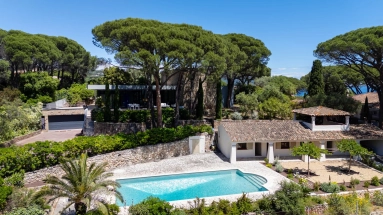 5 Bedroom(s) - 5 Bathroom(s) - 3,200m² land for sale in Var, Provence-Alpes-Côte-d\'Azur, France - FrenchPropertyPortal.com St Raphaël, Ste Maxime Area for sale for 2,980,000€ in Var, Provence-Alpes-Côte-d\'Azur