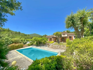 4 Bedroom(s) - 4 Bathroom(s) - 1,500m² land for sale in Var, Provence-Alpes-Côte-d\'Azur, France - FrenchPropertyPortal.com St Raphaël, Ste Maxime Area for sale for 1,291,500€ in Var, Provence-Alpes-Côte-d\'Azur
