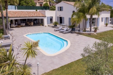 4 Bedroom(s) - 2 Bathroom(s) - 2,075m² land for sale in Alpes-Maritimes, Provence-Alpes-Côte-d'Azur, France - FrenchPropertyPortal.com Mougins, Valbonne, Grasse Area for sale for 1,690,000€ in Alpes-Maritimes, Provence-Alpes-Côte-d'Azur