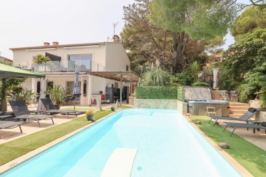 9 Bedroom(s) - 9 Bathroom(s) - 1,075m² land for sale in Var, Provence-Alpes-Côte-d\'Azur, France - FrenchPropertyPortal.com St Raphaël, Ste Maxime Area for sale for 1,990,000€ in Var, Provence-Alpes-Côte-d\'Azur