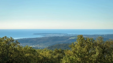 4 Bedroom(s) - 4 Bathroom(s) - 4,000m² land for sale in Alpes-Maritimes, Provence-Alpes-Côte-d'Azur, France - FrenchPropertyPortal.com Vence, St. Paul Area for sale for 1,950,000€ in Alpes-Maritimes, Provence-Alpes-Côte-d'Azur