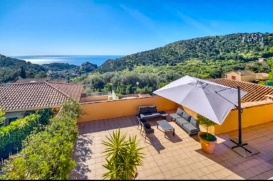 2 Bedroom(s) - 2 Bathroom(s) - 500m² land for sale in Alpes-Maritimes, Provence-Alpes-Côte-d'Azur, France - FrenchPropertyPortal.com Villefranche, Cap Ferrat Area for sale for 1,195,000€ in Alpes-Maritimes, Provence-Alpes-Côte-d'Azur